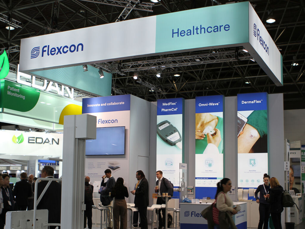 FLX 21 Half Width Medica Stand 2560x1440