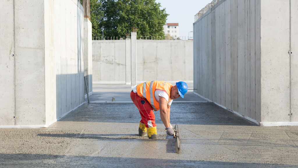 RAI 13 Case Wide Man In Concrete 2560x1440