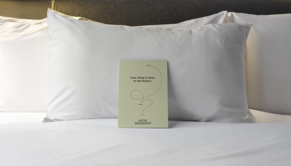 Meta Design Sorell 17 pillow