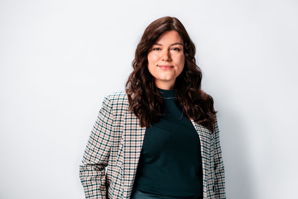 2023 11 30 Meta Design Aylin Kubura4097 ret Medium Size