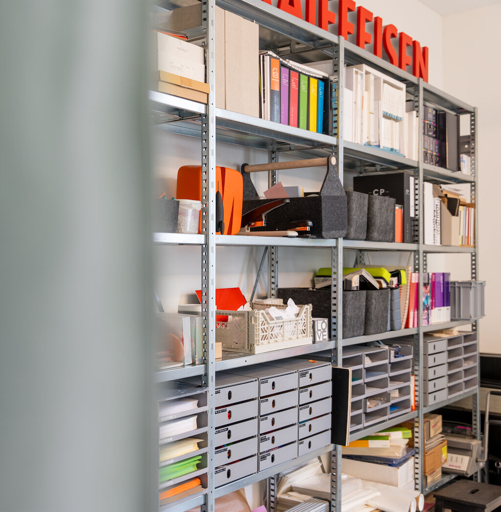 MDZ Website Office 05